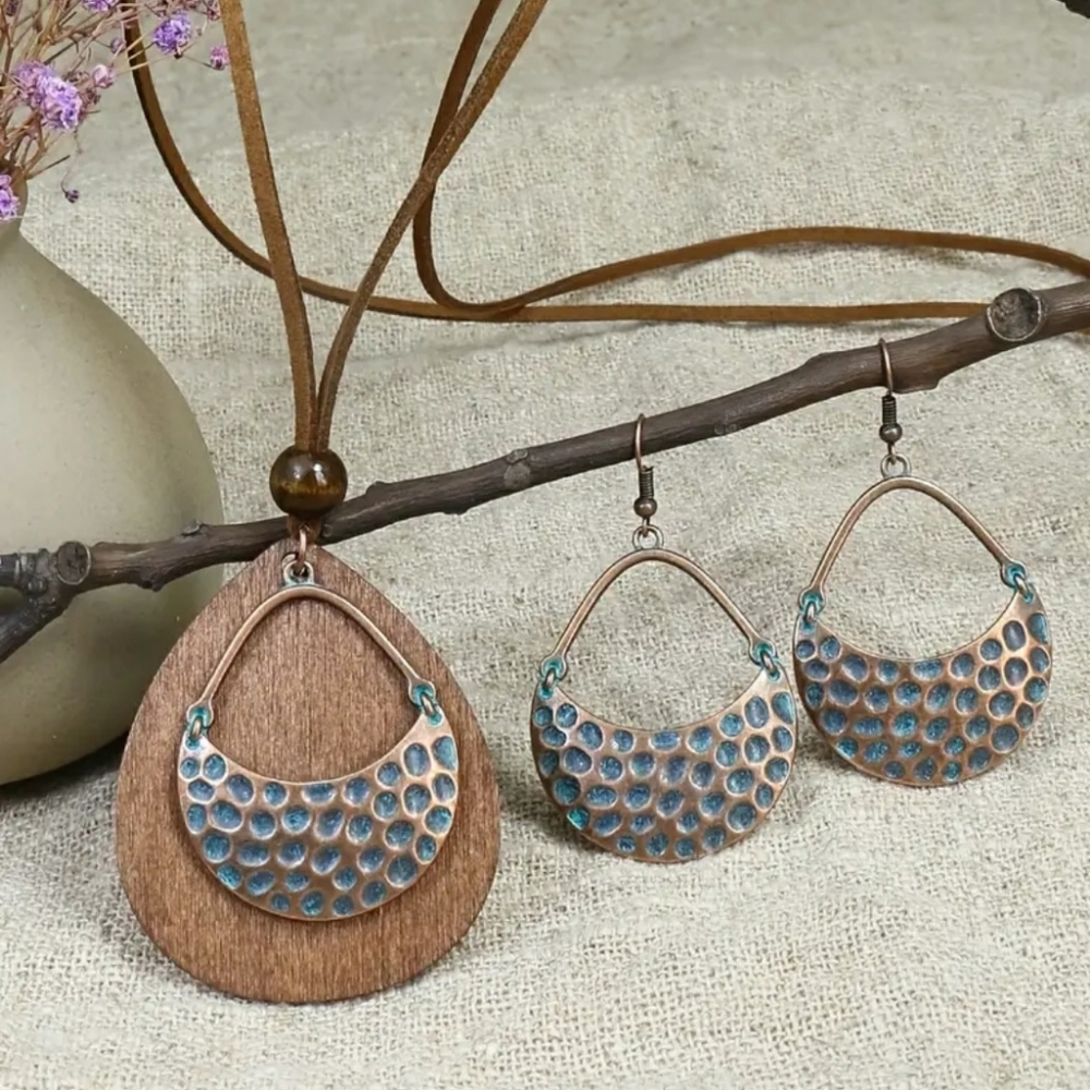 Vintage Style Necklace and Earrings